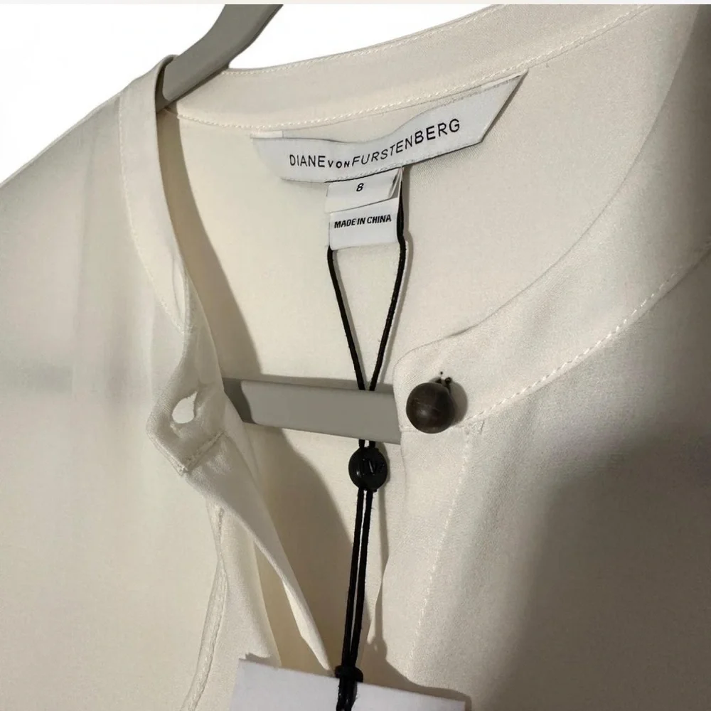 Diane Von Furstenberg Size 8 Silk Ivory Blouse with Ruffle - Picture 4 of 8